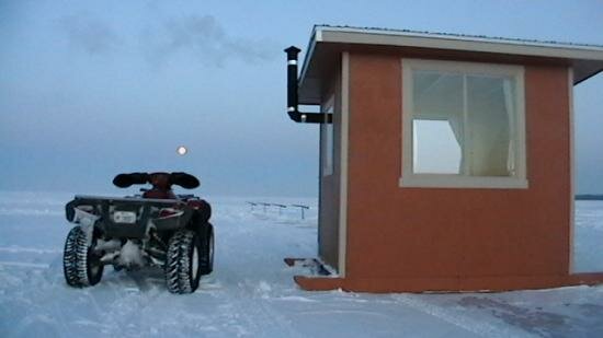 la peche sur glace ont va bientot quitter le lac en quad !!! la peche sur glace ont va bientot quitter le lac en quad !!!