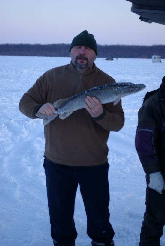 LA PECHE SUR GLACE ca c'est une belle prise !!! LA PECHE SUR GLACE ca c'est une belle prise !!!